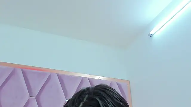 Snapshot of MaskedGirl_ chatting on 16, 10, 2025 MaskedGirl online show from 16, 10, 2025