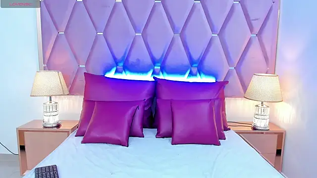 Snapshot of MaskedGirl_ chatting on 5, 11, 2025 MaskedGirl online show from 5, 11, 2025