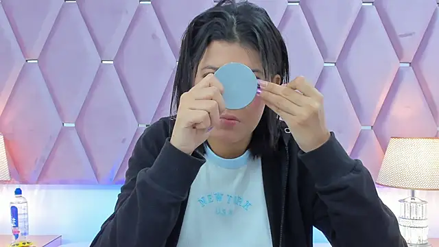 Snapshot of MaskedGirl_ chatting on 11, 11, 2025 MaskedGirl online show from 11, 11, 2025