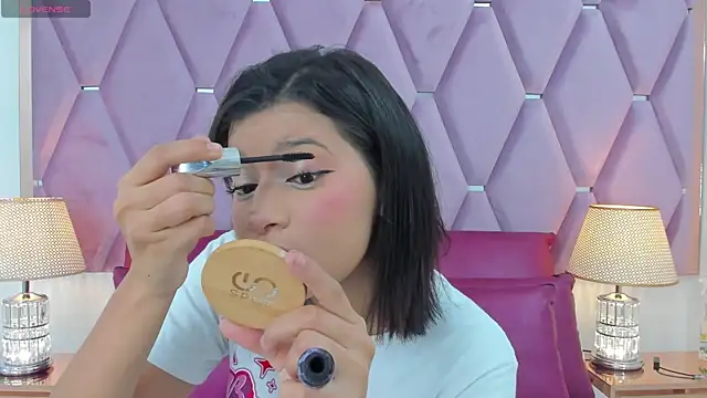 Snapshot of MaskedGirl_ chatting on 28, 11, 2025 MaskedGirl online show from 28, 11, 2025