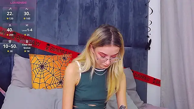 MaeLili online show from 30, 10, 2025