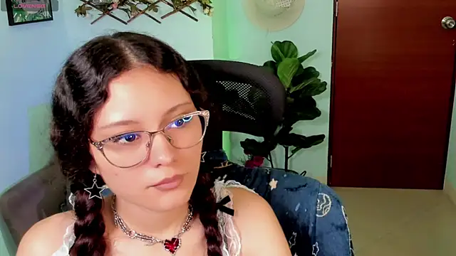 Snapshot of Krysten_Riter chatting on 26, 11, 2025 Krysten Riter online show from 26, 11, 2025