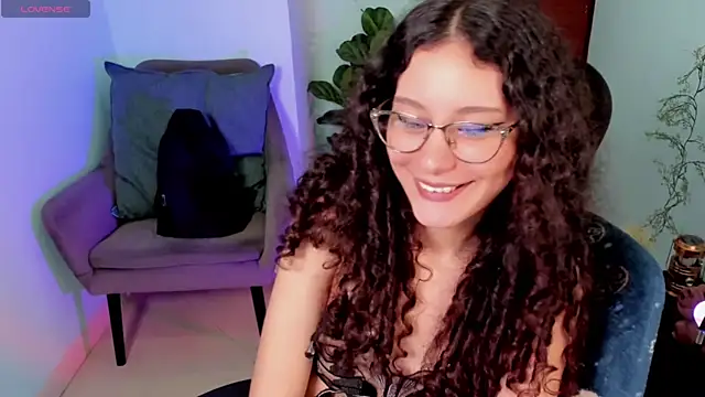 Snapshot of Krysten_Riter chatting on 29, 11, 2025 Krysten Riter online show from 29, 11, 2025