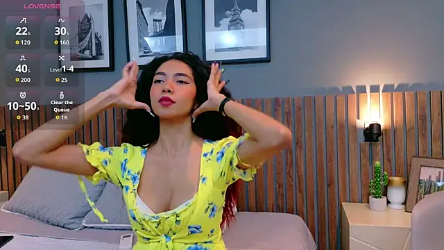 Snapshot of luna_roja25 chatting on 3, 10, 2025 luna roja25 online show from 3, 10, 2025