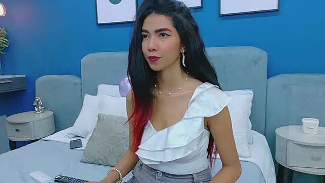 Snapshot of luna_roja25 chatting on 6, 10, 2025 luna roja25 online show from 6, 10, 2025