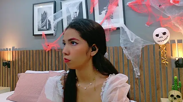 Snapshot of luna_roja25 chatting on 22, 10, 2025 luna roja25 online show from 22, 10, 2025