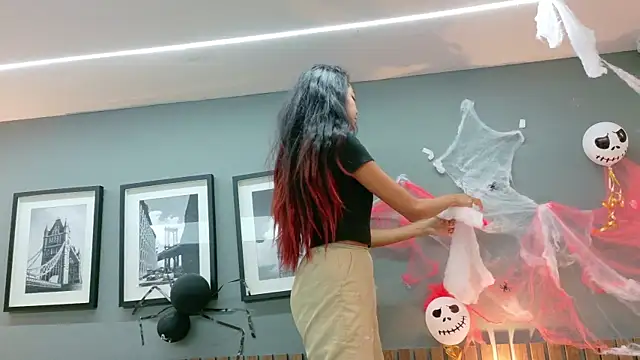 Snapshot of luna_roja25 chatting on 6, 11, 2025 luna roja25 online show from 6, 11, 2025