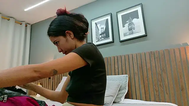 Snapshot of luna_roja25 chatting on 20, 11, 2025 luna roja25 online show from 20, 11, 2025