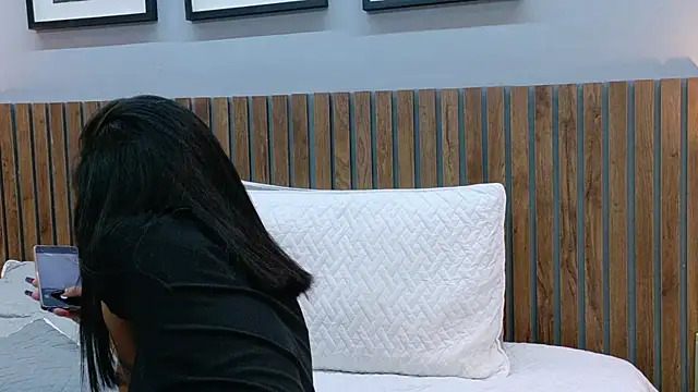 luna roja25 online show from 2, 2, 2026