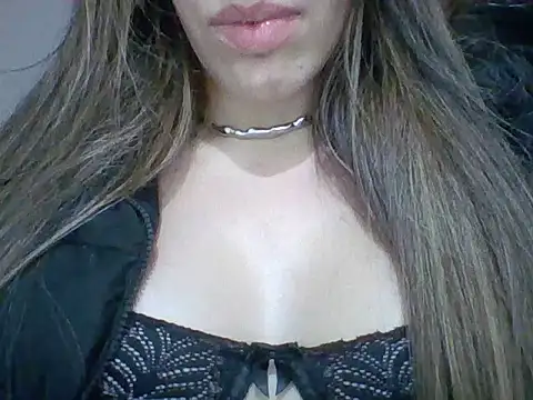 Snapshot of Yasleal chatting on 25, 6, 2026 Yasleal online show from 25, 6, 2026