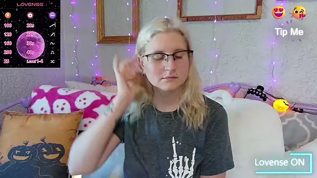 Snapshot of samanthamalichite chatting on 27, 9, 2025 samanthamalichite online show from 27, 9, 2025