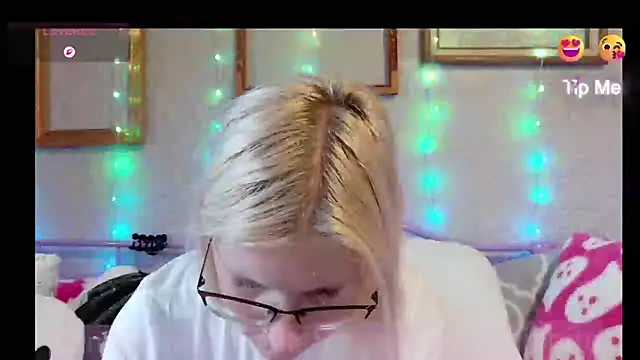 Snapshot of samanthamalichite chatting on 8, 6, 2026 samanthamalichite online show from 8, 6, 2026