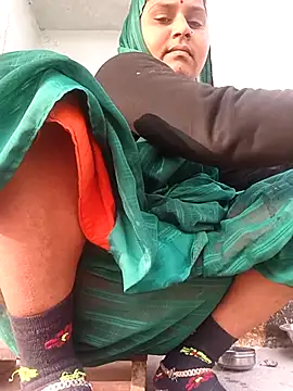 Snapshot of Sheema_tyagi chatting on 15, 12, 2025 Sheema tyagi online show from 15, 12, 2025