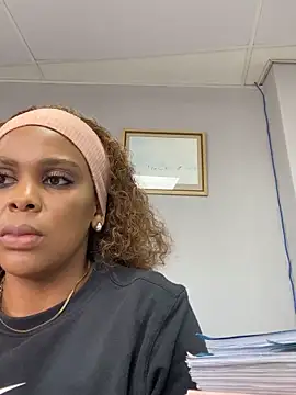 Snapshot of 031bubbles chatting on 28, 10, 2025 031bubbles online show from 28, 10, 2025