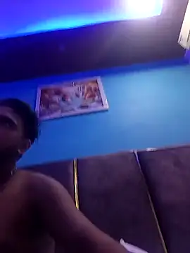 Snapshot of romantic_couple1 chatting on 18, 9, 2025 romantic couple1 online show from 18, 9, 2025