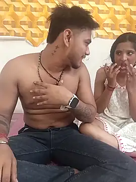 Snapshot of romantic_couple1 chatting on 23, 9, 2025 romantic couple1 online show from 23, 9, 2025