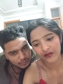 Snapshot of romantic_couple1 chatting on 27, 11, 2025 romantic couple1 online show from 27, 11, 2025