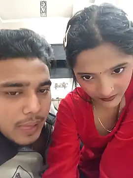 Snapshot of romantic_couple1 chatting on 28, 11, 2025 romantic couple1 online show from 28, 11, 2025