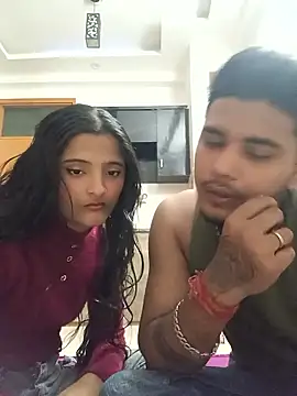 Snapshot of romantic_couple1 chatting on 30, 11, 2025 romantic couple1 online show from 30, 11, 2025