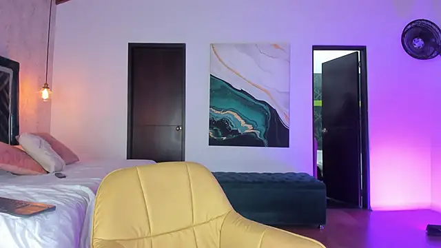 Snapshot of Sofi_Moreno chatting on 12, 9, 2025 Sofi Moreno online show from 12, 9, 2025