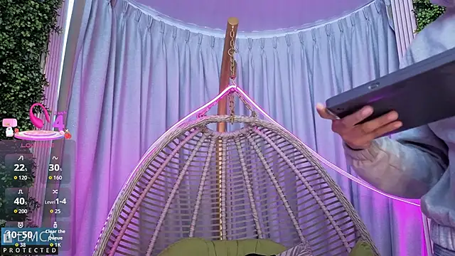 Kiara Zahiri   online show from 10, 10, 2025