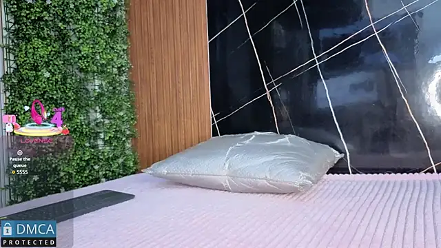 Kiara Zahiri   online show from 17, 10, 2025