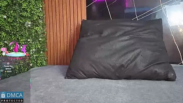 Kiara Zahiri   online show from 31, 10, 2025