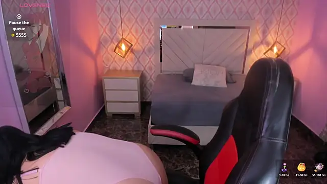 CHRISTY TEIGEN4 online show from 11, 11, 2025