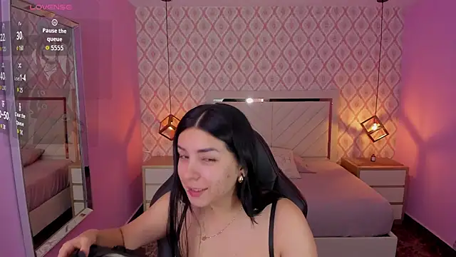 CHRISTY TEIGEN4 online show from 26, 11, 2025