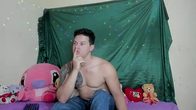 Snapshot of EclipseandFlame chatting on 4, 12, 2025 EclipseandFlame online show from 4, 12, 2025