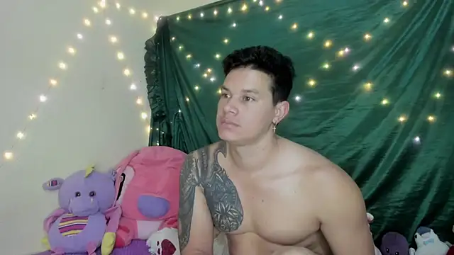 Snapshot of EclipseandFlame chatting on 5, 12, 2025 EclipseandFlame online show from 5, 12, 2025