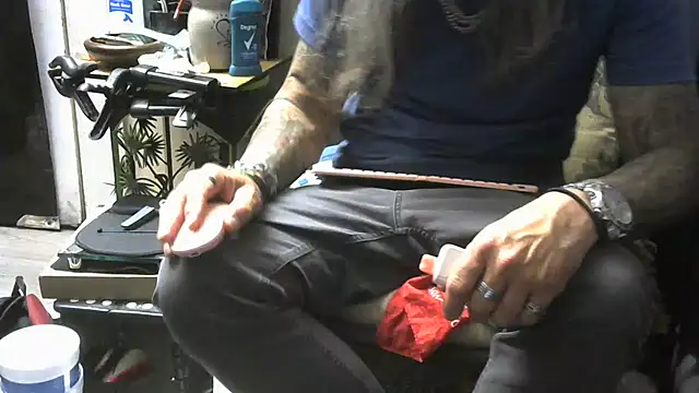 crassanova online show from 5, 4, 2026