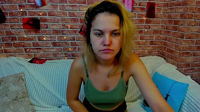 Snapshot of Hot___Jess chatting on 10, 9, 2025 Hot Jess online show from 10, 9, 2025