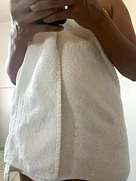 Snapshot of Katianesantos chatting on 6, 11, 2025 Katianesantos online show from 6, 11, 2025