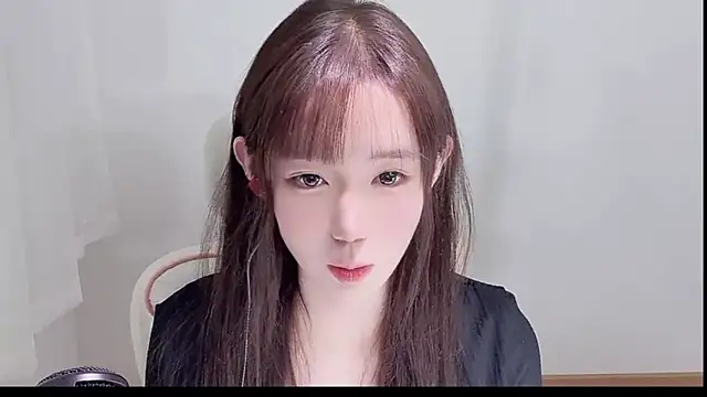 Snapshot of Xiao-runbao chatting on 16, 10, 2025 Xiao-runbao online show from 16, 10, 2025