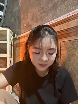 Snapshot of Lonnina chatting on 6, 11, 2025 Lonnina online show from 6, 11, 2025