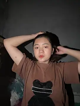 Snapshot of Lonnina chatting on 8, 11, 2025 Lonnina online show from 8, 11, 2025