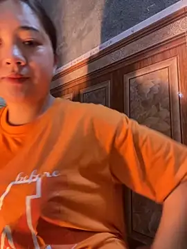 Snapshot of Lonnina chatting on 9, 11, 2025 Lonnina online show from 9, 11, 2025