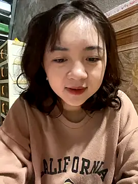 Snapshot of Lonnina chatting on 12, 11, 2025 Lonnina online show from 12, 11, 2025