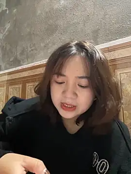 Snapshot of Lonnina chatting on 13, 11, 2025 Lonnina online show from 13, 11, 2025