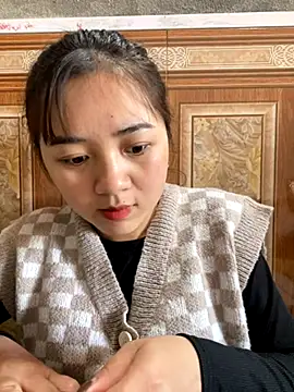 Snapshot of Lonnina chatting on 15, 11, 2025 Lonnina online show from 15, 11, 2025