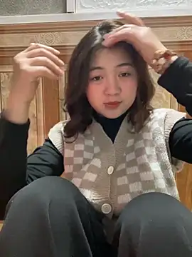 Snapshot of Lonnina chatting on 19, 11, 2025 Lonnina online show from 19, 11, 2025