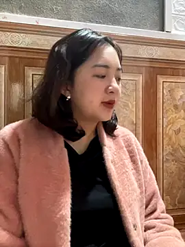 Snapshot of Lonnina chatting on 20, 11, 2025 Lonnina online show from 20, 11, 2025