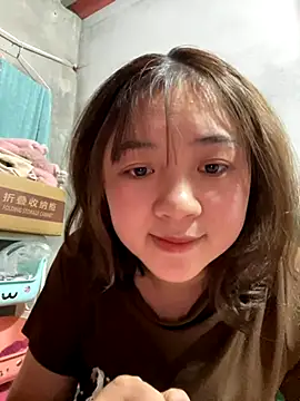 Snapshot of Lonnina chatting on 25, 11, 2025 Lonnina online show from 25, 11, 2025