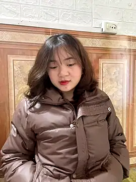 Snapshot of Lonnina chatting on 26, 11, 2025 Lonnina online show from 26, 11, 2025