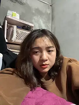 Snapshot of Lonnina chatting on 2, 12, 2025 Lonnina online show from 2, 12, 2025