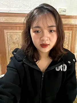 Snapshot of Lonnina chatting on 5, 12, 2025 Lonnina online show from 5, 12, 2025