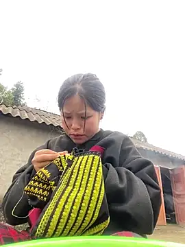 Snapshot of O_o_UwU_o_O chatting on 19, 11, 2025 O o UwU o O online show from 19, 11, 2025