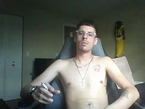 Snapshot of latinosatiro94 chatting on 30, 9, 2025 latinosatiro94 online show from 30, 9, 2025