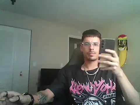 Snapshot of latinosatiro94 chatting on 2, 10, 2025 latinosatiro94 online show from 2, 10, 2025